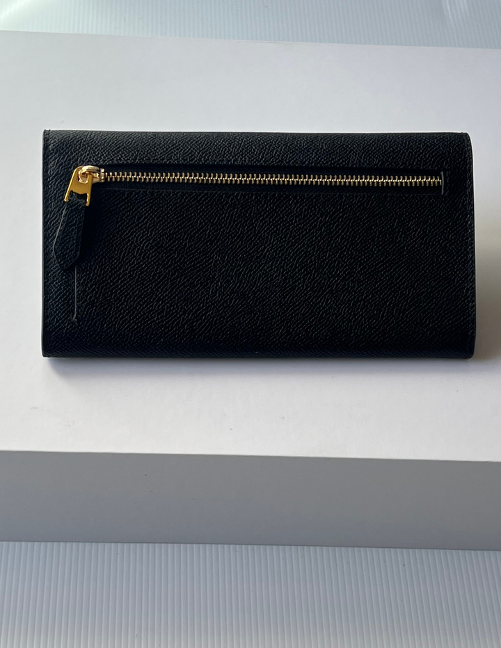 The Vault Wallet In black