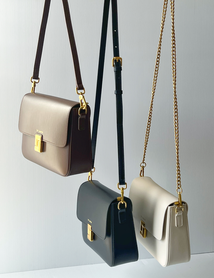 Versa off-white hand bag