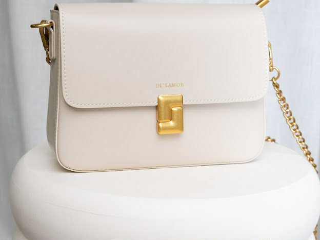 Versa off-white hand bag